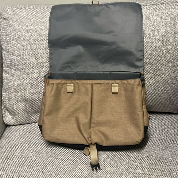 The North Face Tan Crossbody Bag - Picture 2 of 9